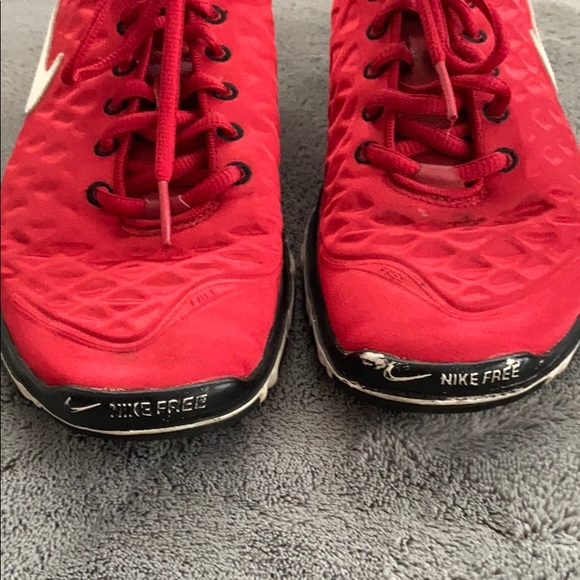 Red Nike Free runs - Picture 3 of 5